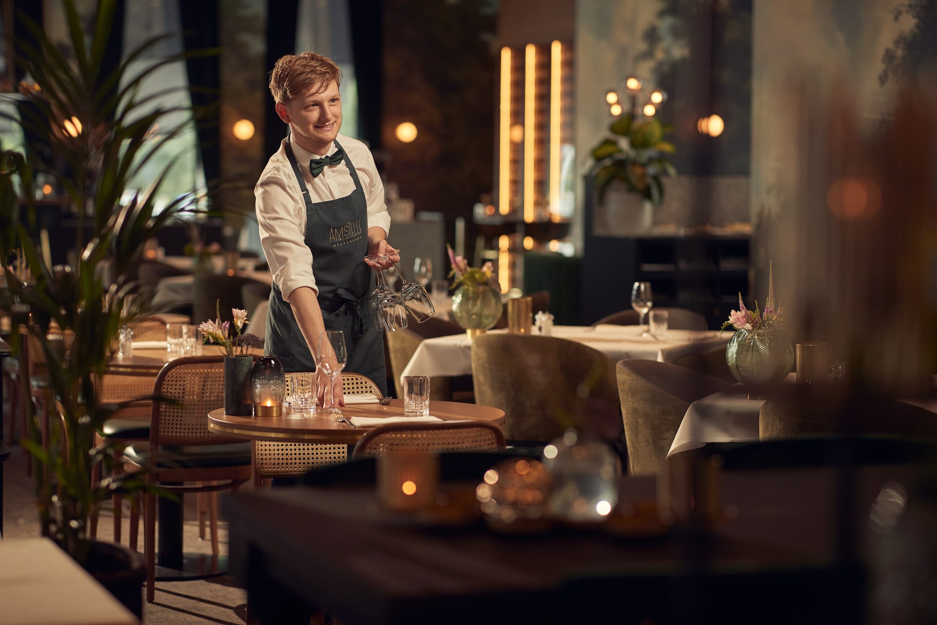 Medewerker bediening restaurant Van der Valk Hotel Amsterdam-Amstel