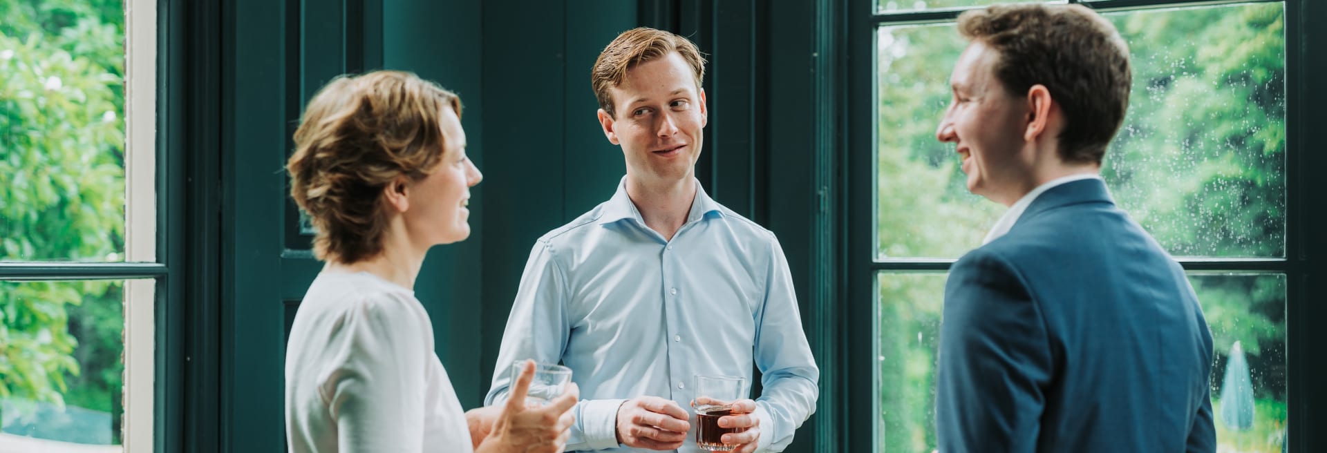 Consultants in een meeting over een strategieproject