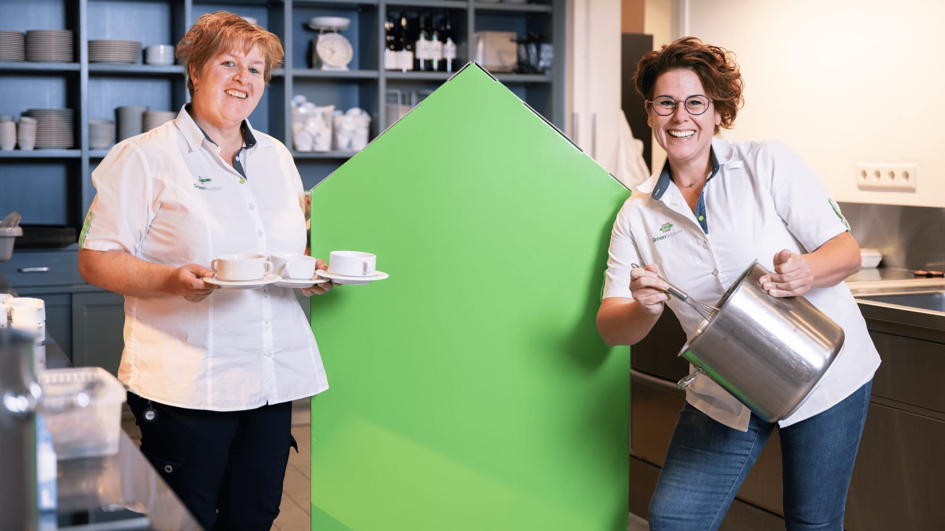 Facilitair medewerkers bij een locatie van Groenhuysen