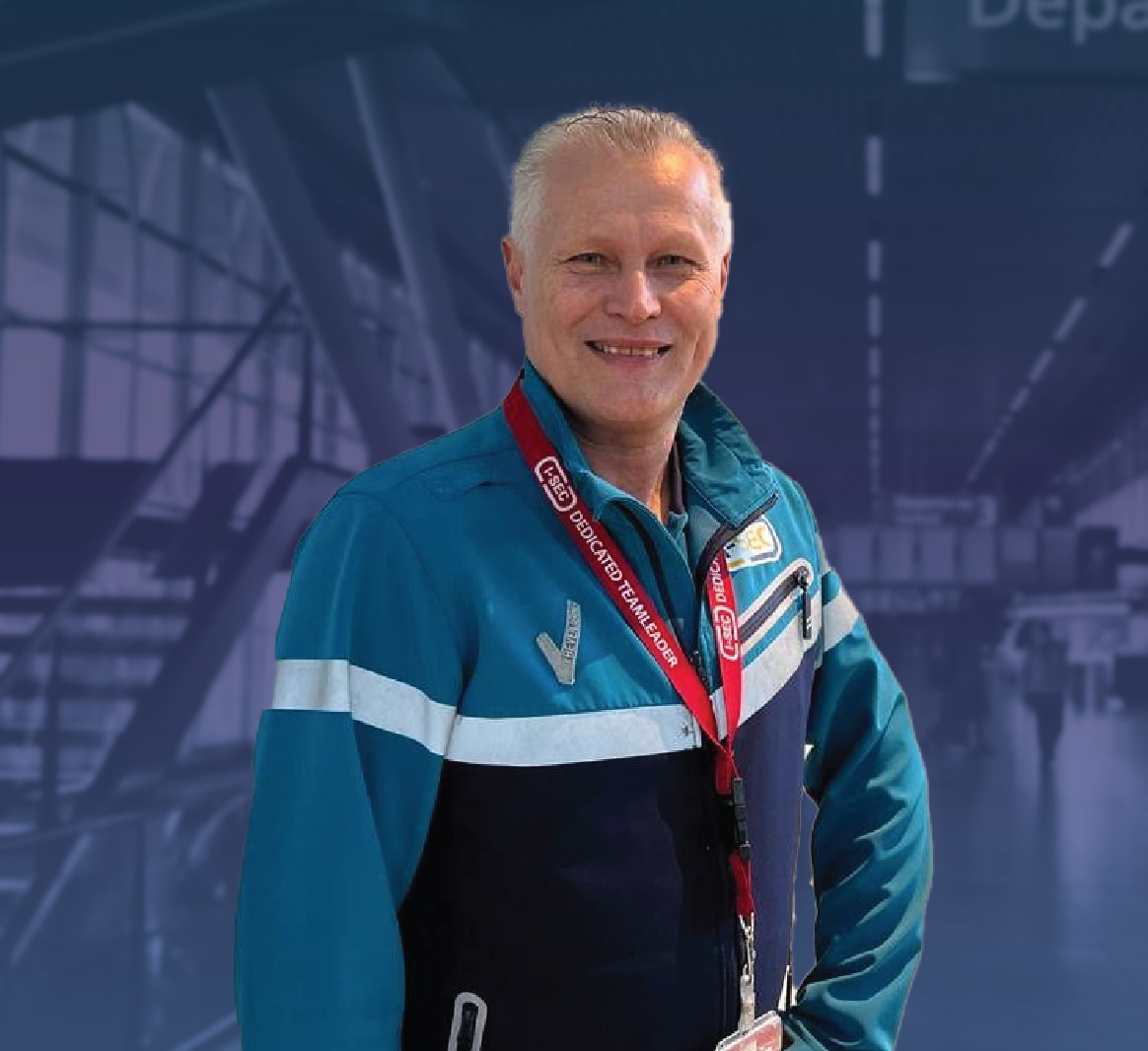 Portret van Danny, een toegewijde teamleider, met een citaat over zijn enthousiasme voor het werk op Schiphol.