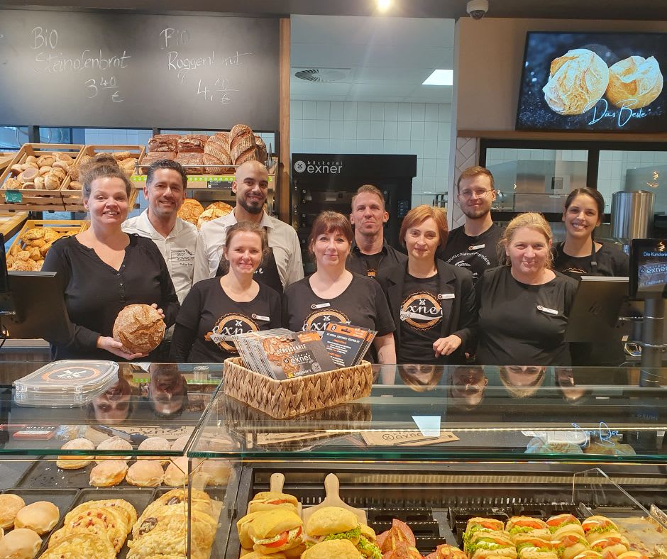 Teamfoto - Verkaufsleitung, Bäckermeister Tobias Exner, Verkäufer