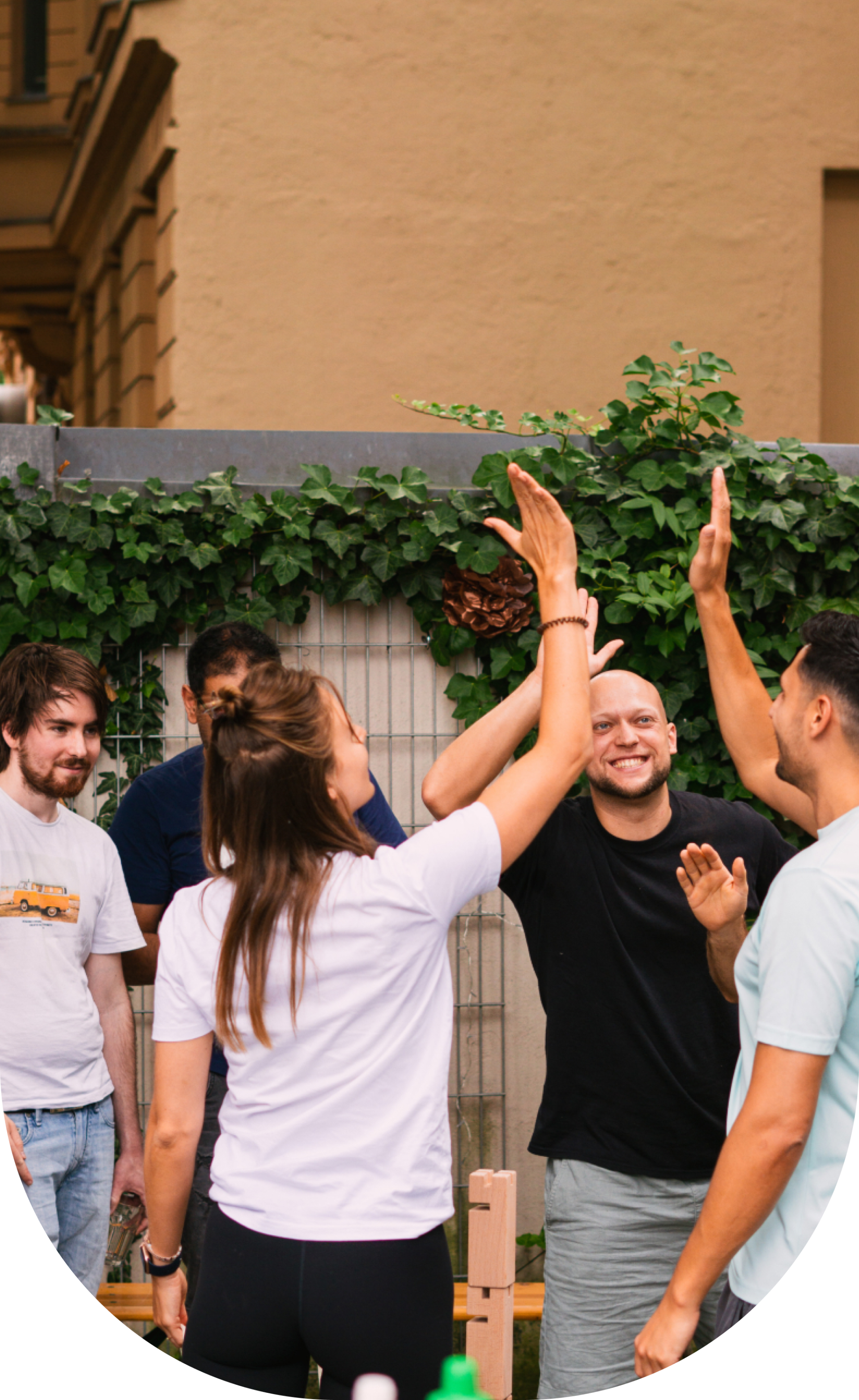 Erfolge feiern - Foodjians machen High-Five