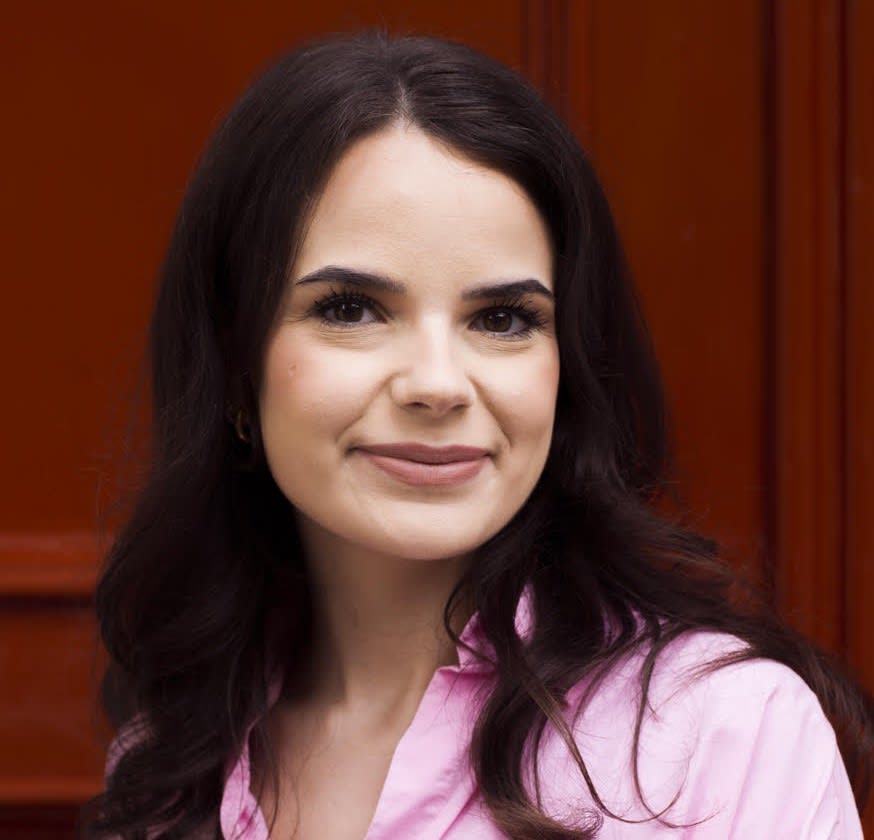 Esra Innovencio