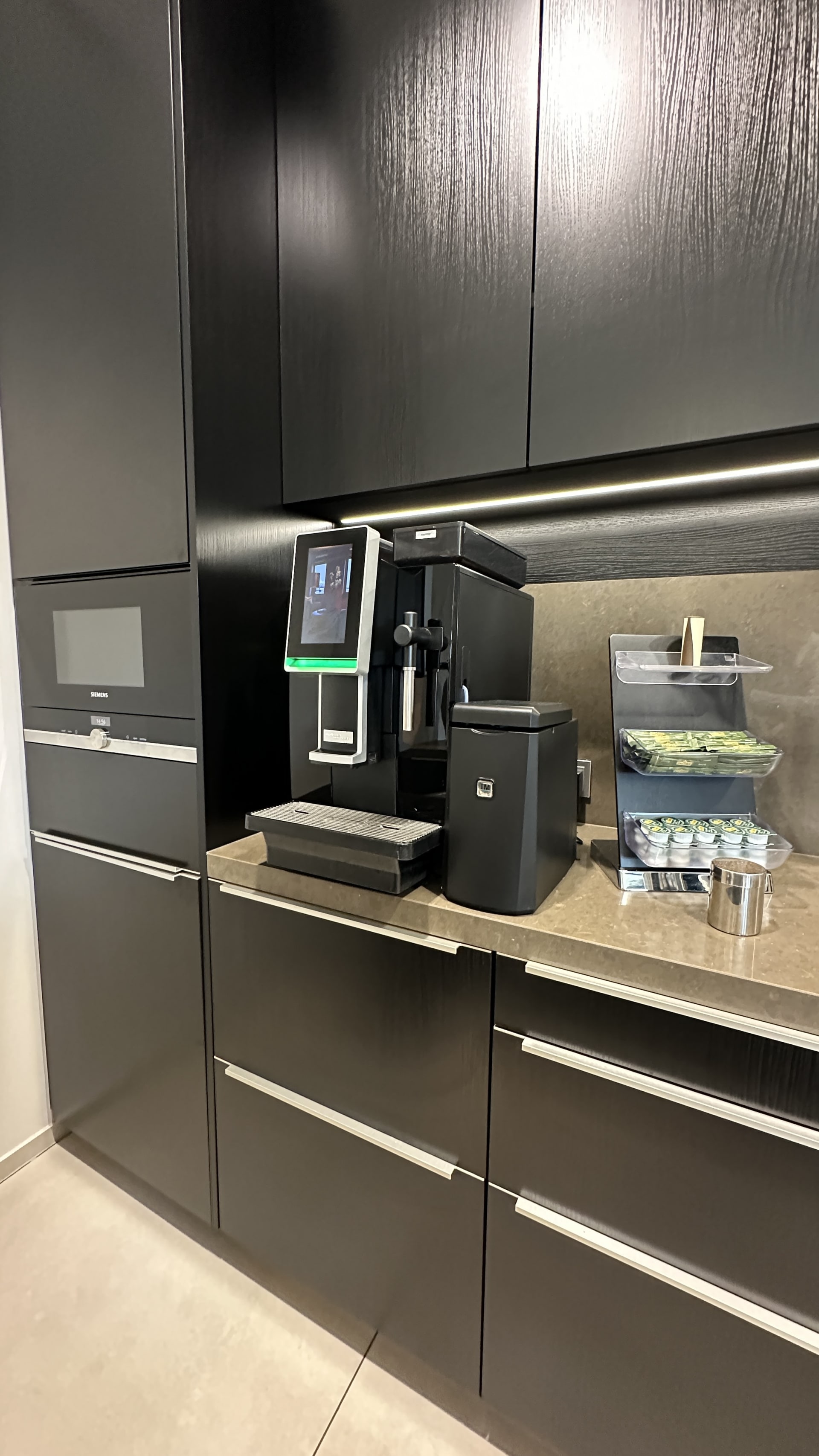 Akin Colak Büro Kaffemaschine