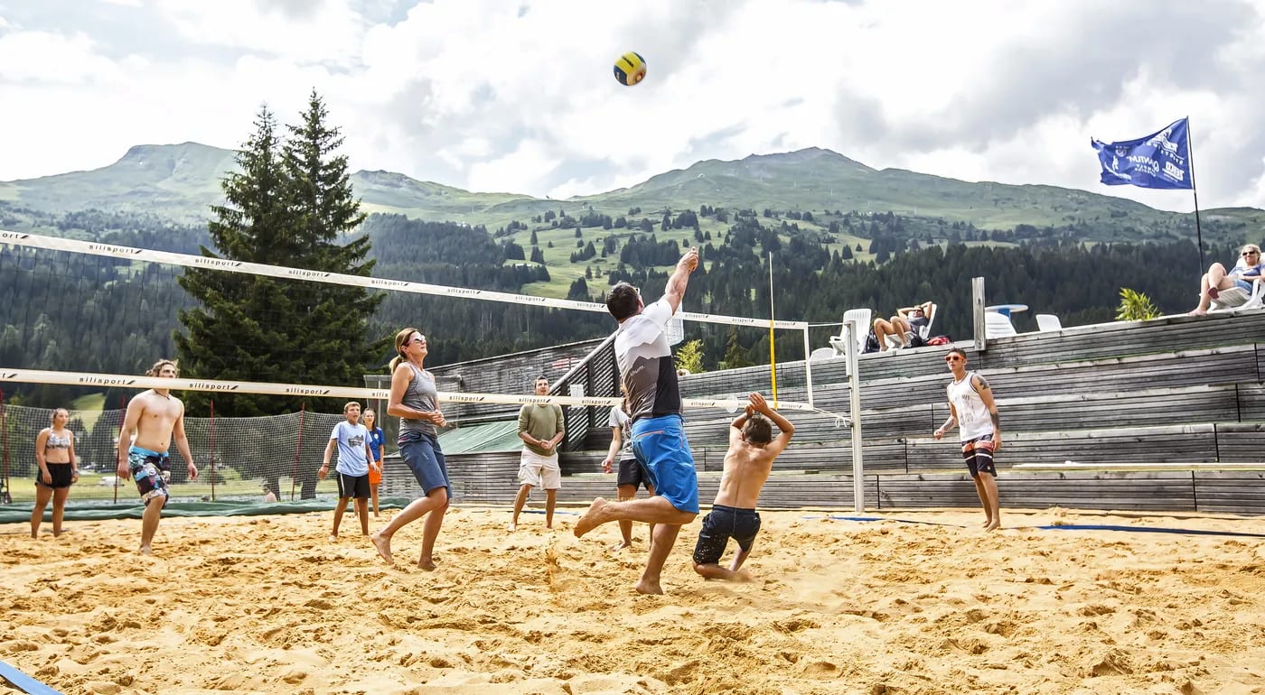 Jobs Valbella Resort Freizeitaktivitäten Sommer Beach Volley Lenzerheide