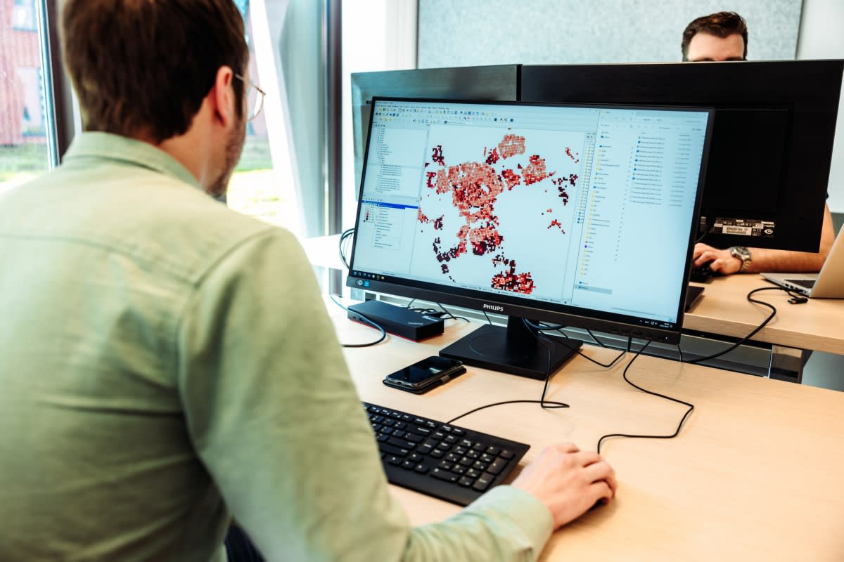 CBS medewerkers aan het werk bij CBS Den Haag