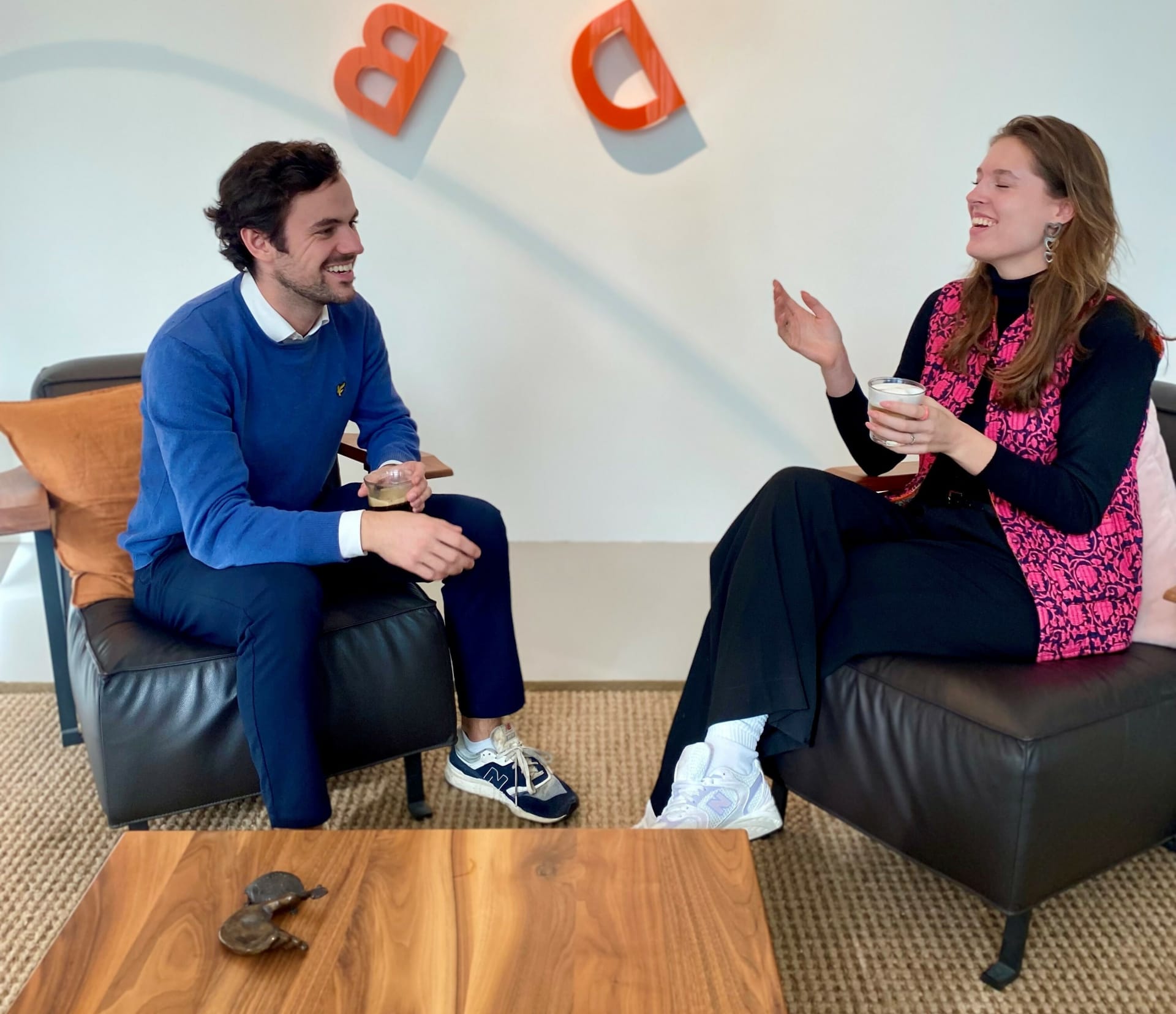 Kennismaken via een koffiedate met collega's om een beeld te krijgen van het consultancy traineeship en de organisatie.