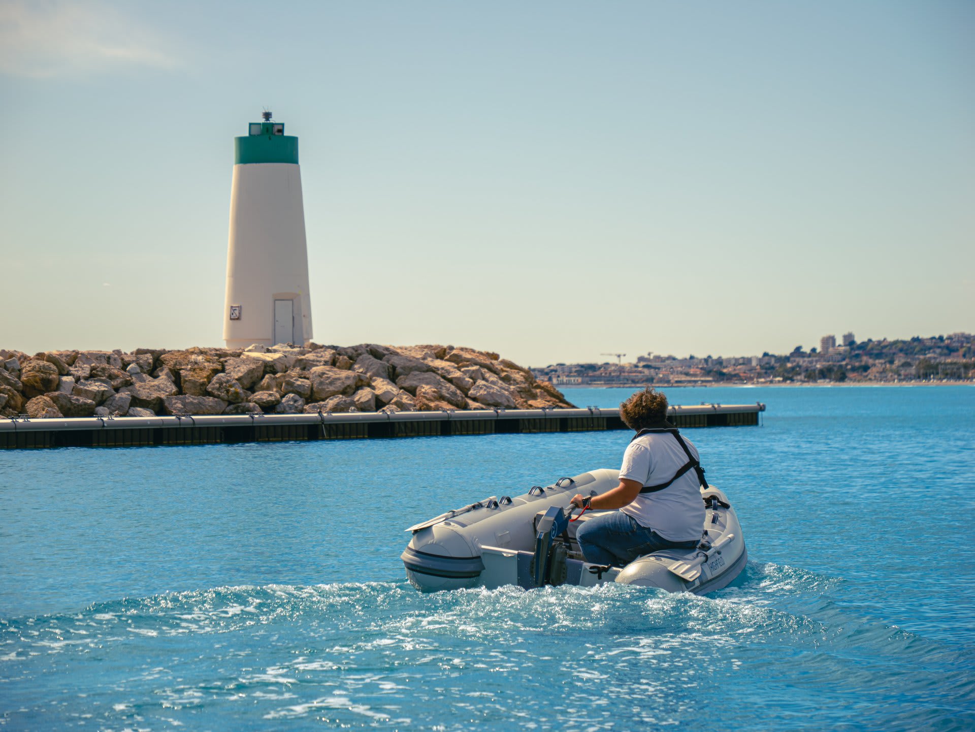 Bateau semi-rigide Highfield distribué par RCMarine en navigation
