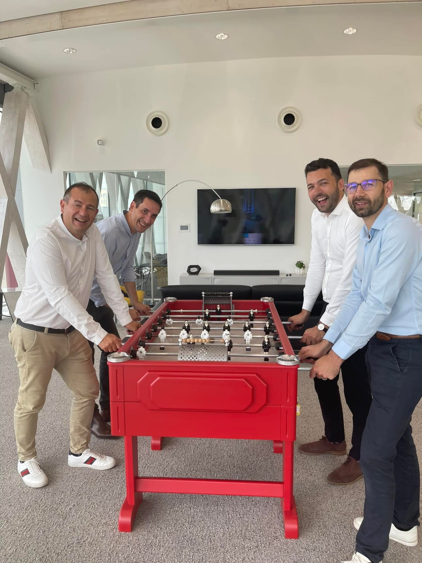 Collaborateurs Toyota Toys Motors dans un espace de convivialité
