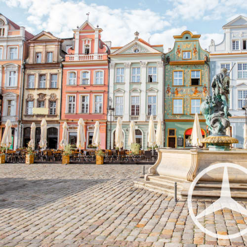 Visuel urbain polonais avec logo Mercedes-Benz, SAGA Pologne