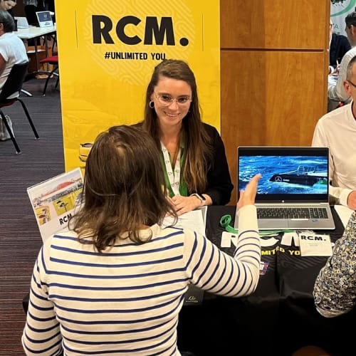 Stand alternance RCM lors d’un salon école du groupe RCM