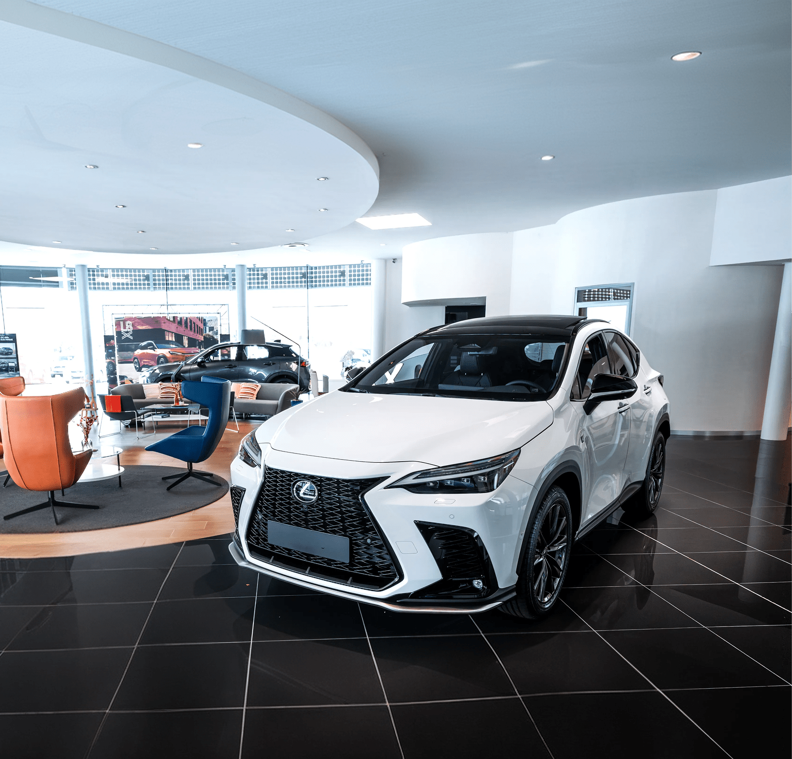 Véhicule Lexus exposé dans le showroom Lexus Toys Plus