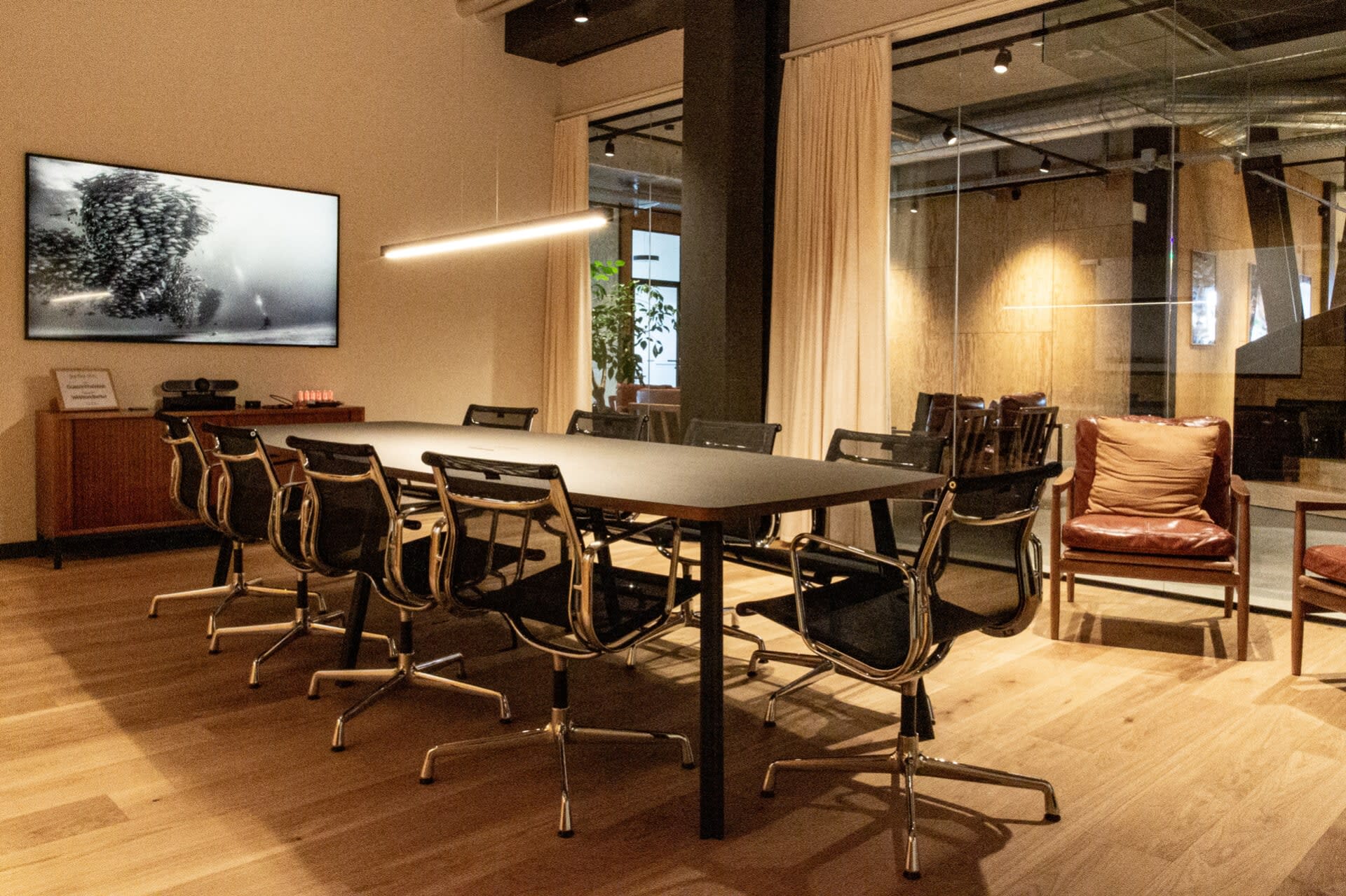 Meetingraum im Büro der Spataro Media GmbH in Zug