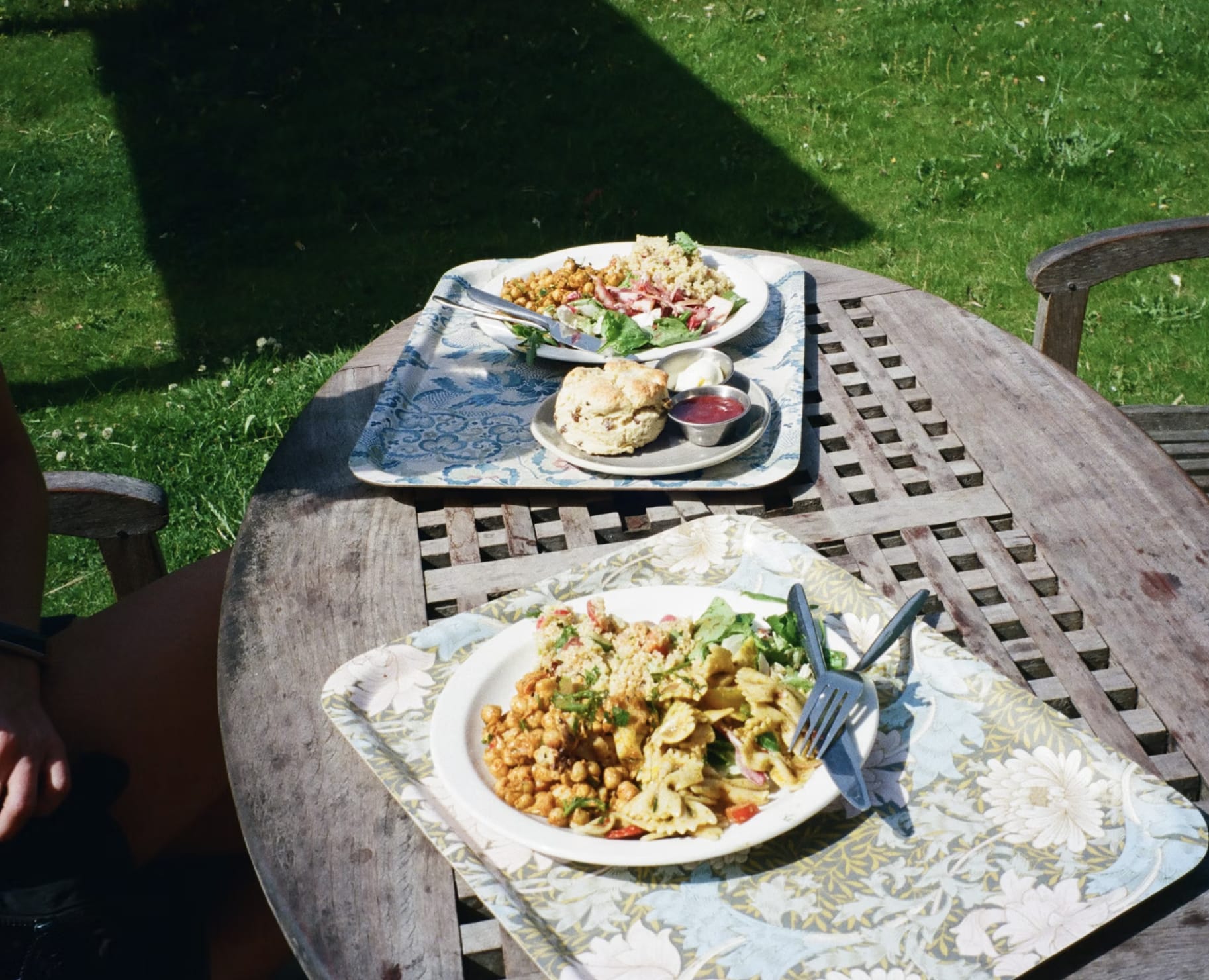 Aan tafel