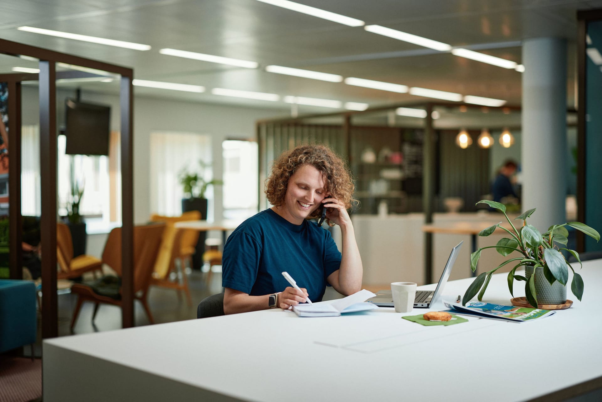 werken bij Zorg en Zekerheid, moderne kantooromgeving, flexibiliteit, samenwerking en werkplek die bij je past.
