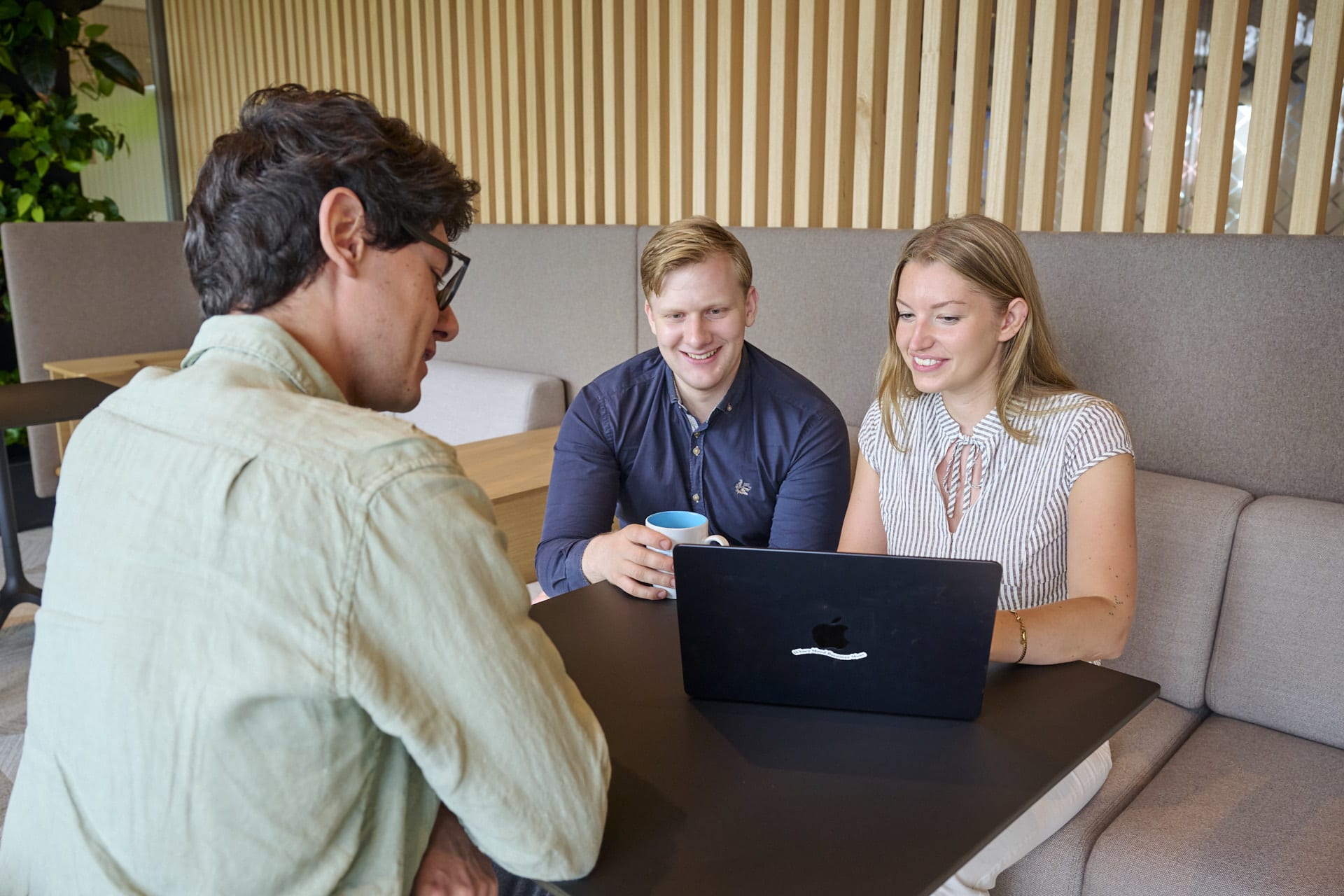Collega's overleggen informeel