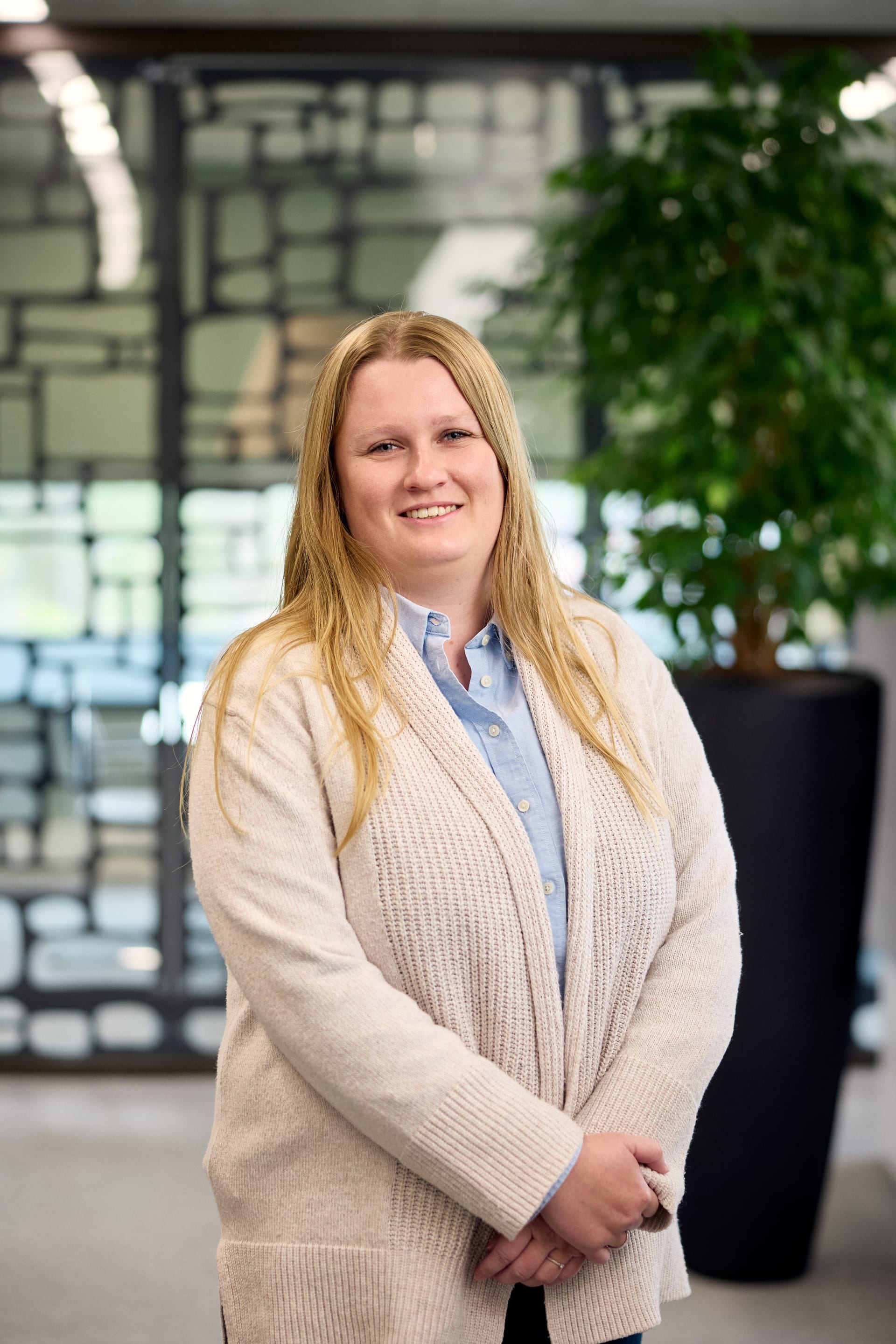 Anne-Fleur Does, applicatiebeheerder bij Zorg en Zekerheid. Draagt bij aan stabiele en betrouwbare IT-dienstverlening.