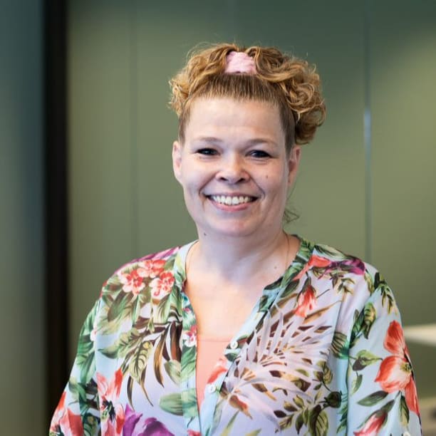 Esther van Doorn, medewerker Controle bij Zorg en Zekerheid. Draagt bij aan kwaliteit, nauwkeurige processen en een werkomgeving waarin vertrouwen, flexibiliteit en persoonlijke ontwikkeling centraal staan.